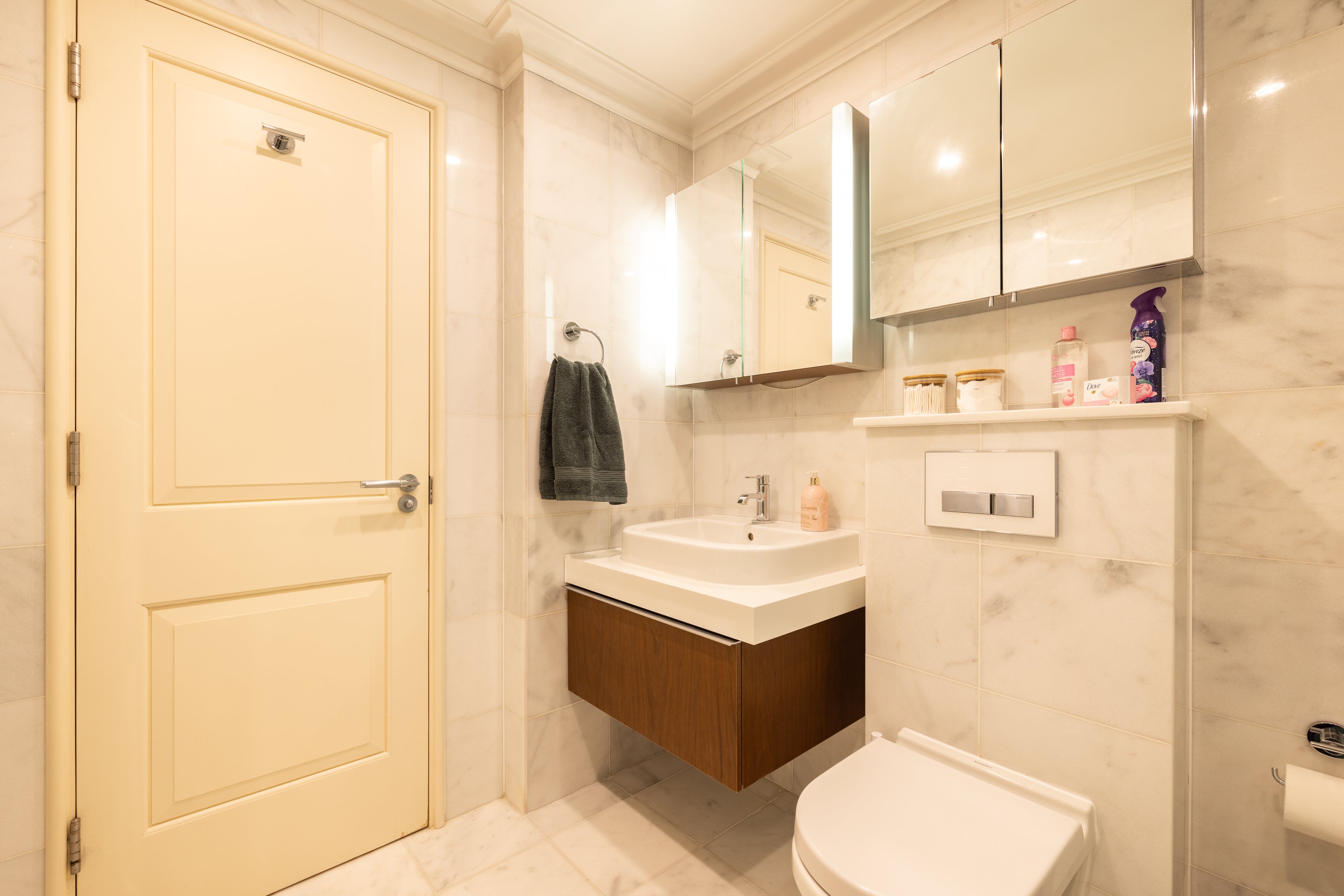 PADDINGTON | The Victorian Pub — Sleeps 8 • 4 Beds • 3 Baths