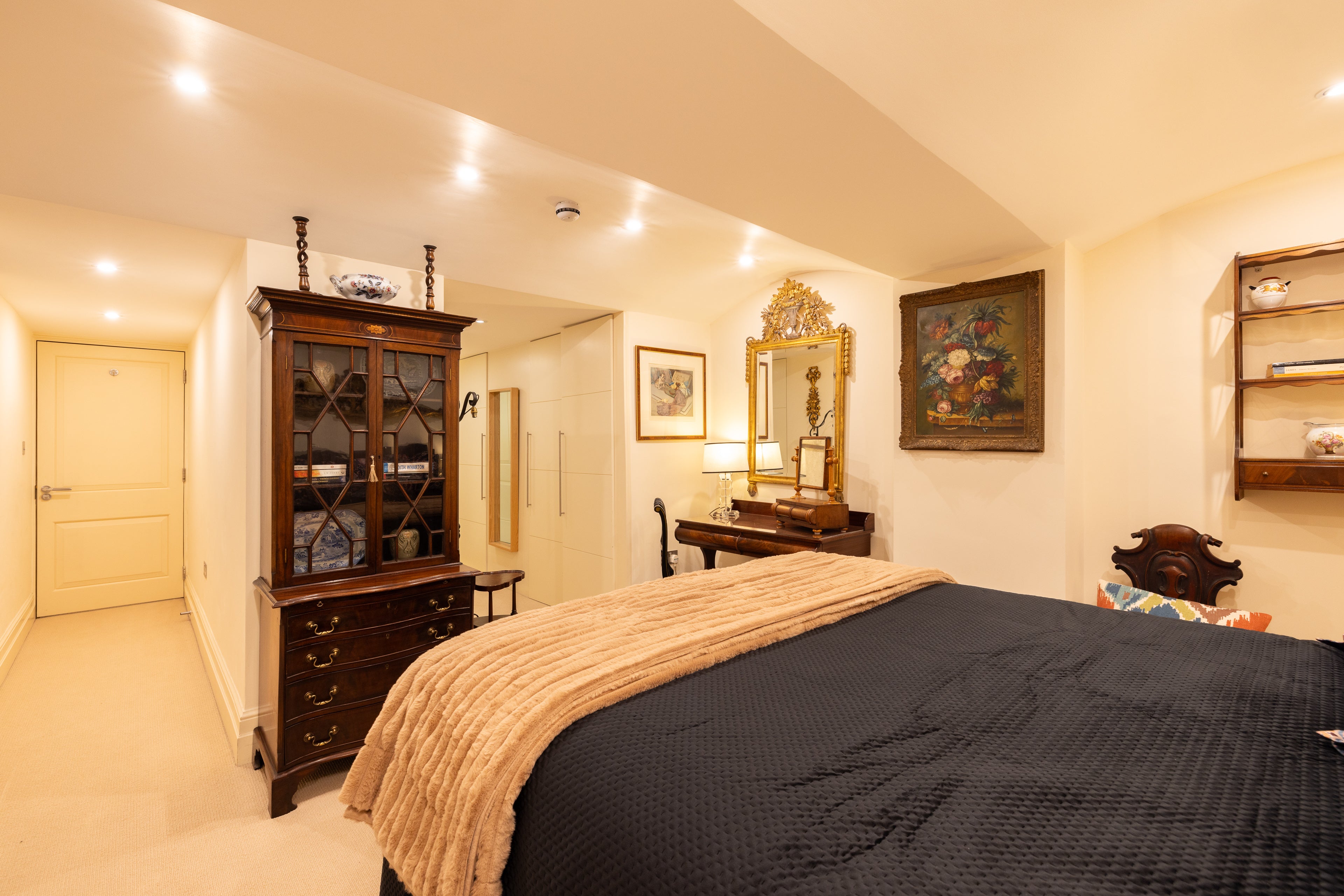 PADDINGTON | The Victorian Pub — Sleeps 8 • 4 Beds • 3 Baths