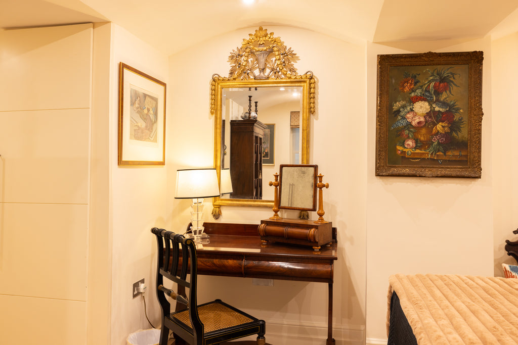 PADDINGTON | The Victorian Pub — Sleeps 8 • 4 Beds • 3 Baths