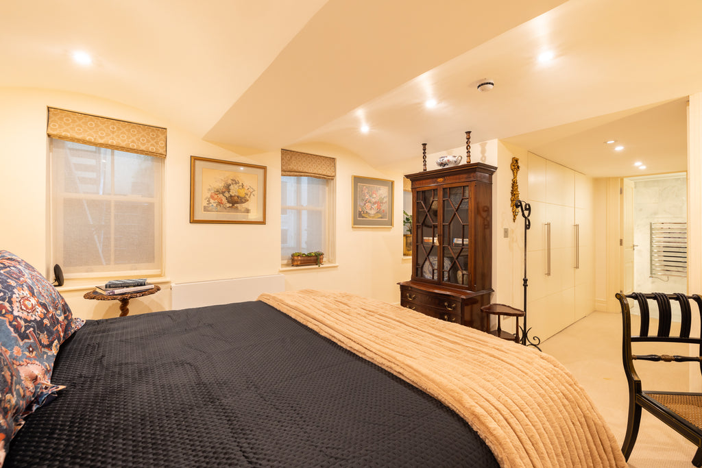 PADDINGTON | The Victorian Pub — Sleeps 8 • 4 Beds • 3 Baths