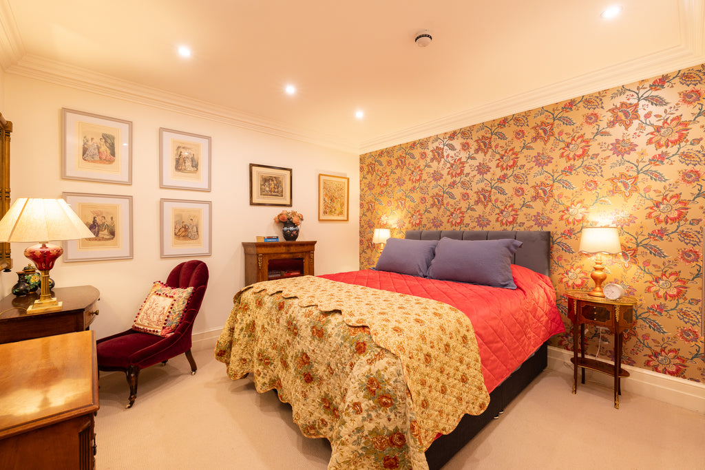 PADDINGTON | The Victorian Pub — Sleeps 8 • 4 Beds • 3 Baths