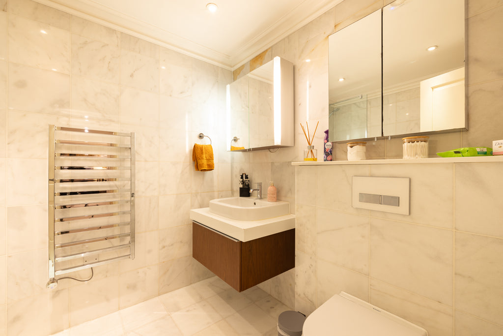 PADDINGTON | The Victorian Pub — Sleeps 8 • 4 Beds • 3 Baths