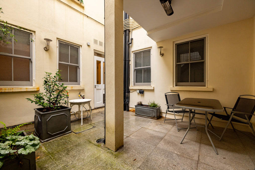 PADDINGTON | The Victorian Pub — Sleeps 8 • 4 Beds • 3 Baths