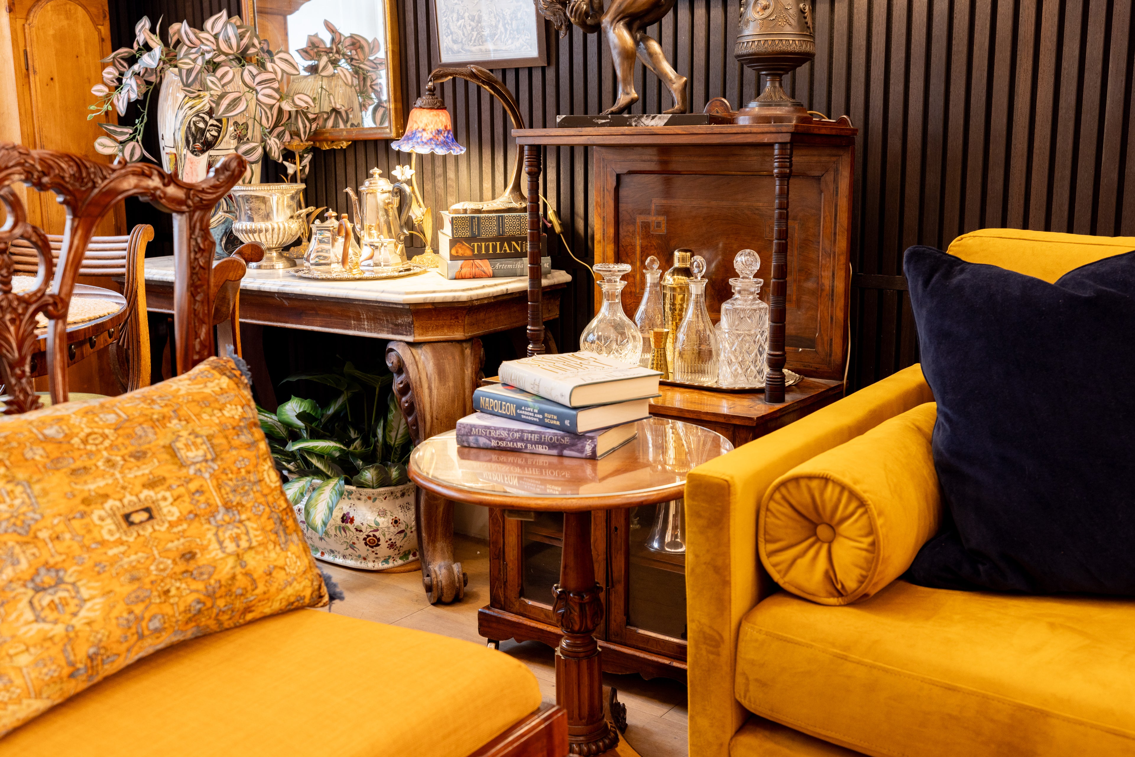 PADDINGTON | The Victorian Pub — Sleeps 8 • 4 Beds • 3 Baths