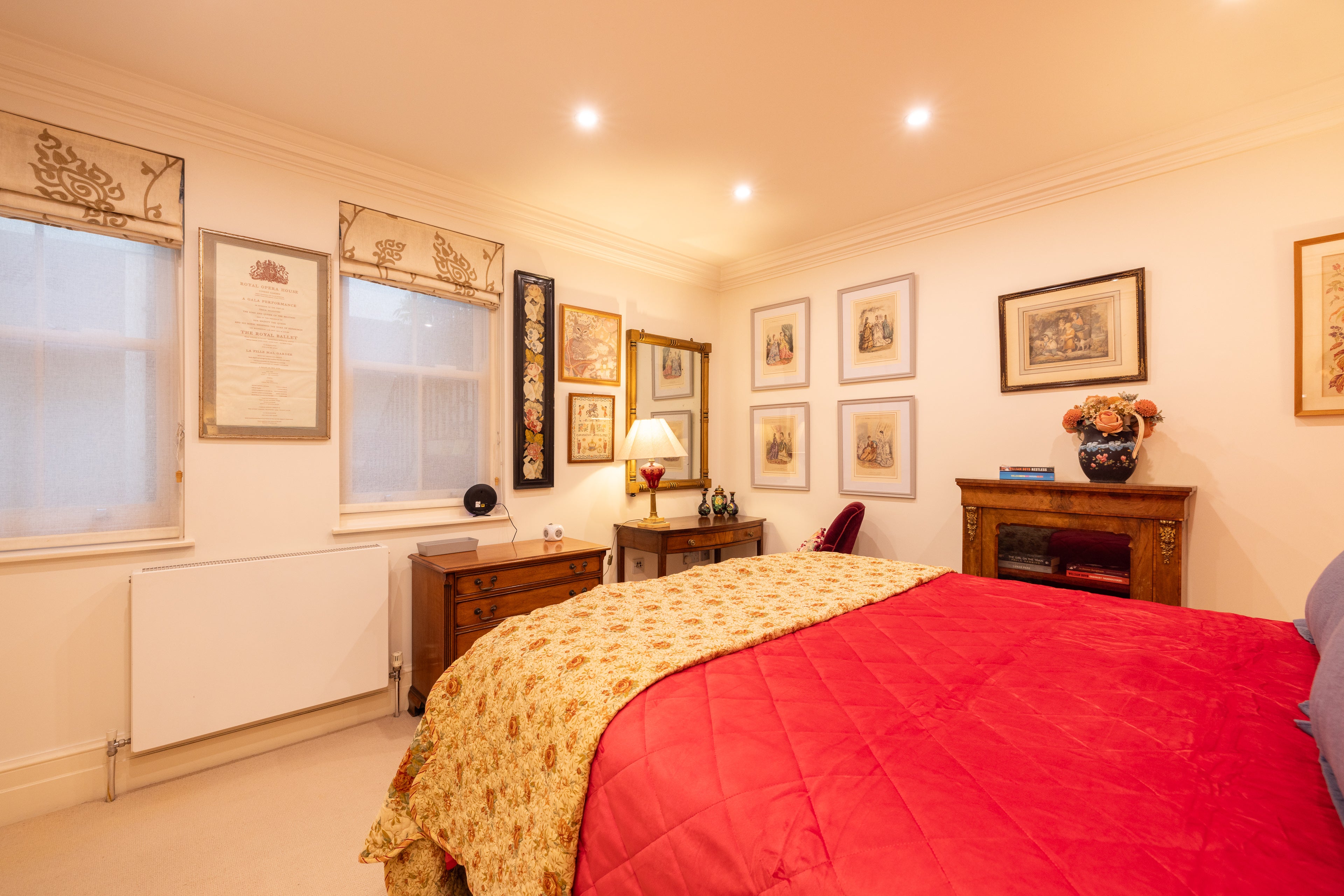 PADDINGTON | The Victorian Pub — Sleeps 8 • 4 Beds • 3 Baths