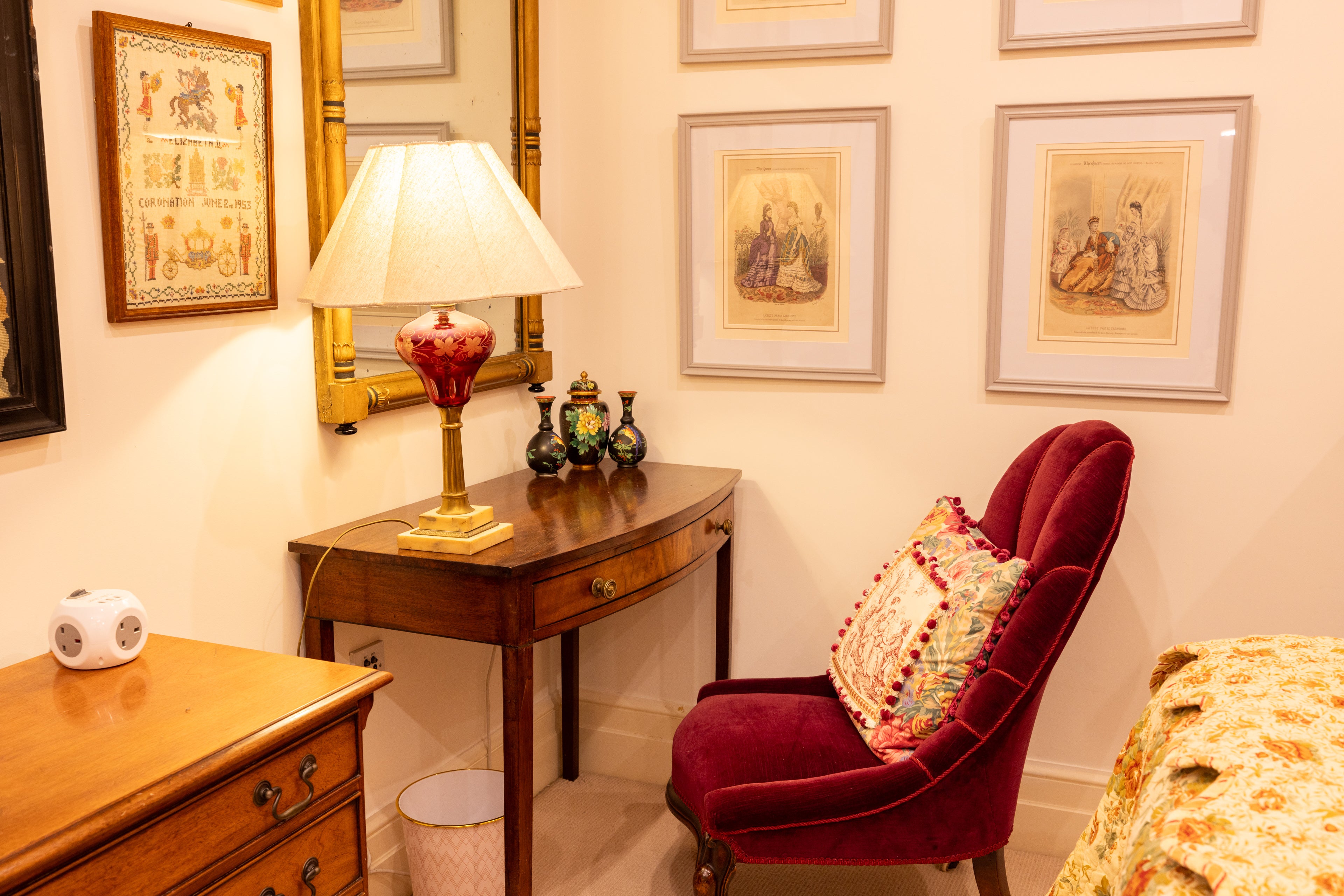 PADDINGTON | The Victorian Pub — Sleeps 8 • 4 Beds • 3 Baths
