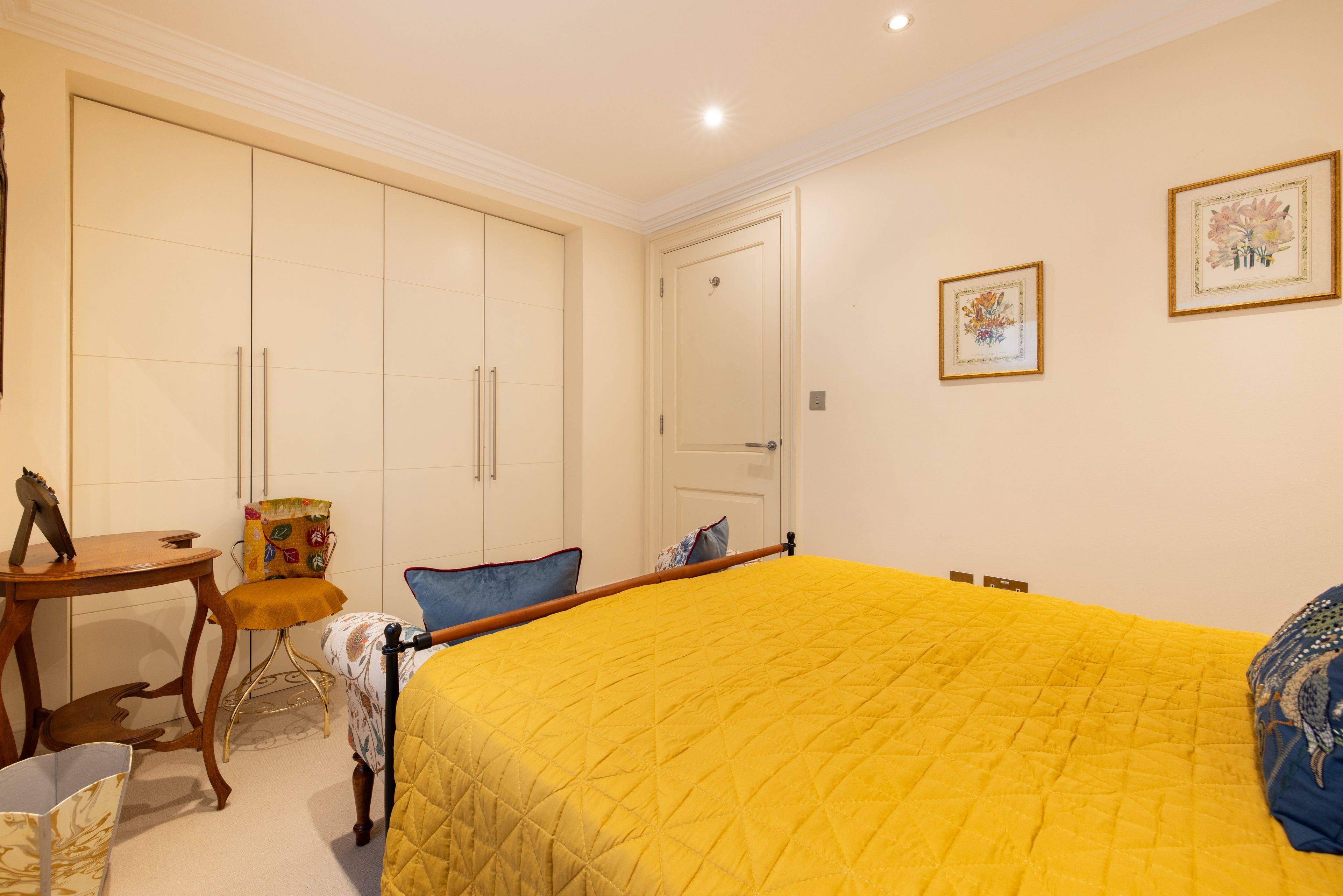 PADDINGTON | 1841 Victorian Residence — Sleeps 6 • 3 Beds • 2.5 Baths