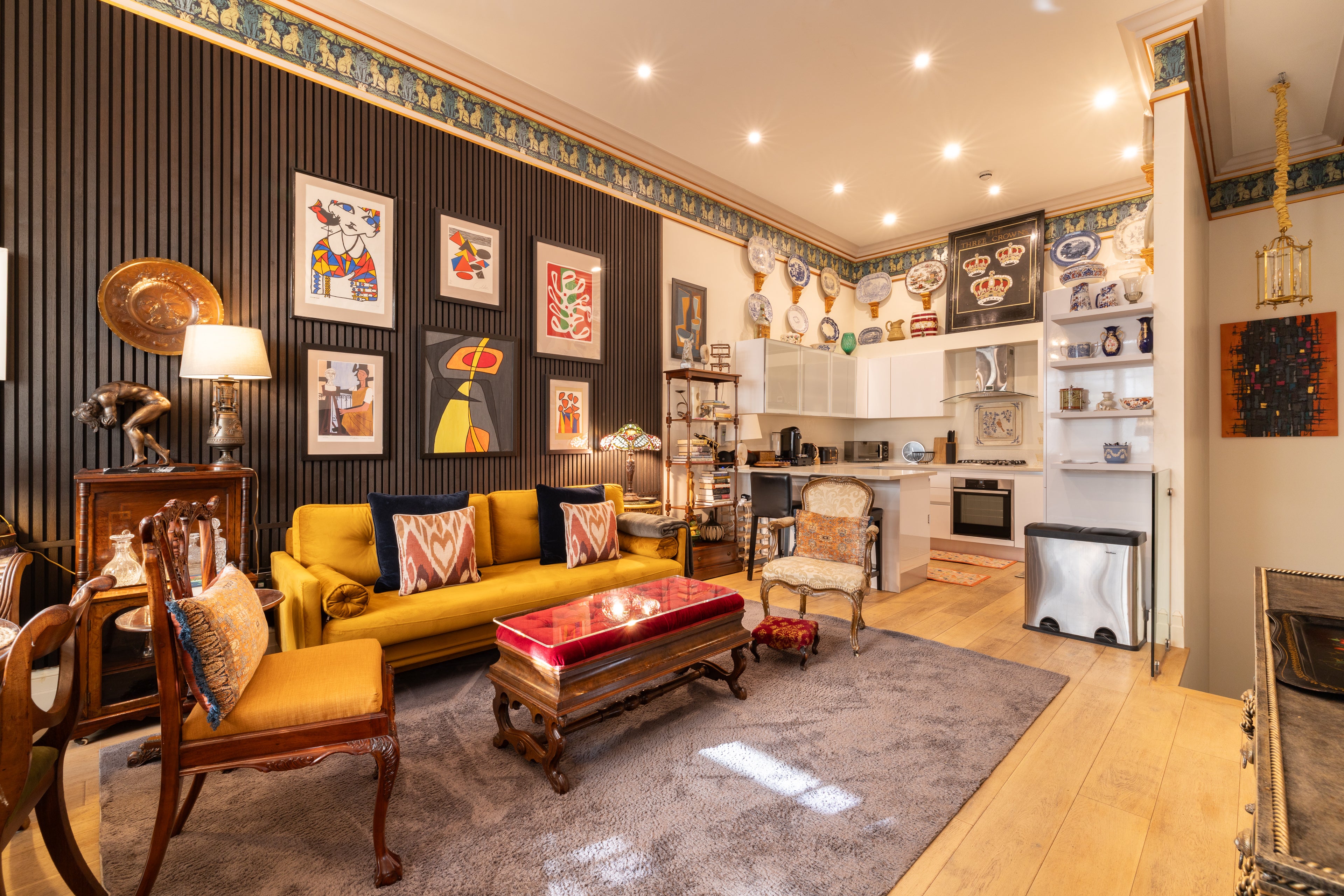 PADDINGTON | The Victorian Pub — Sleeps 8 • 4 Beds • 3 Baths