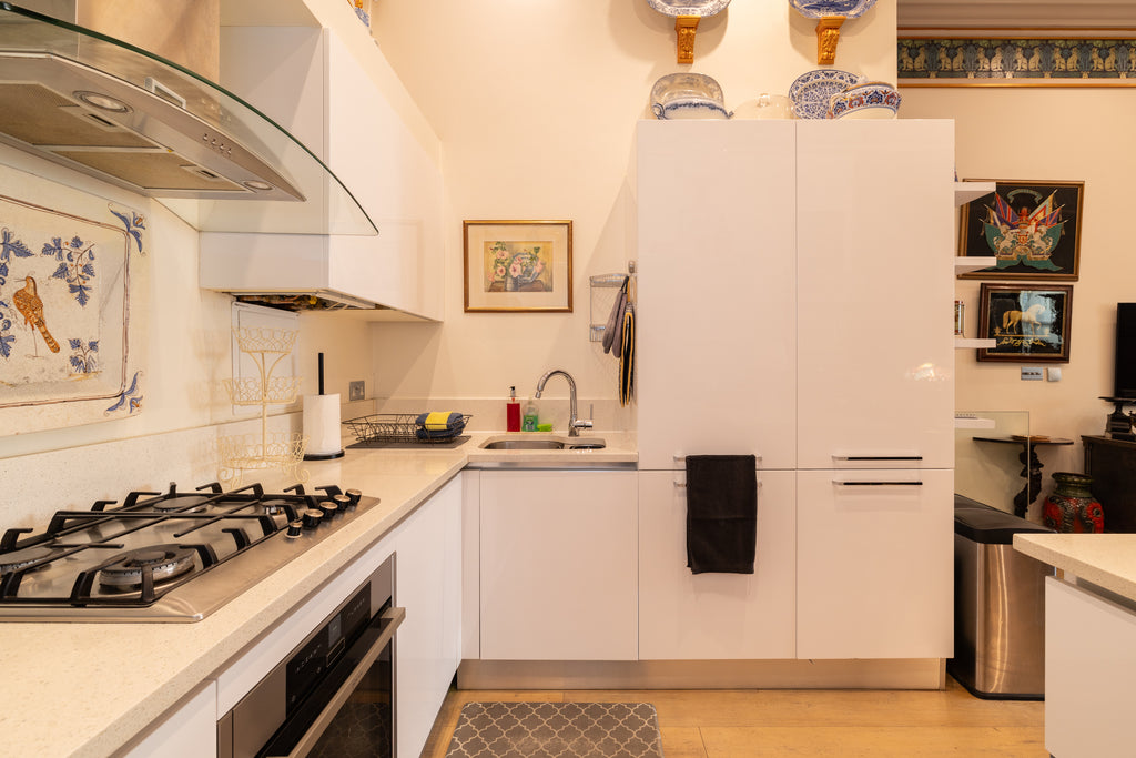PADDINGTON | The Victorian Pub — Sleeps 8 • 4 Beds • 3 Baths