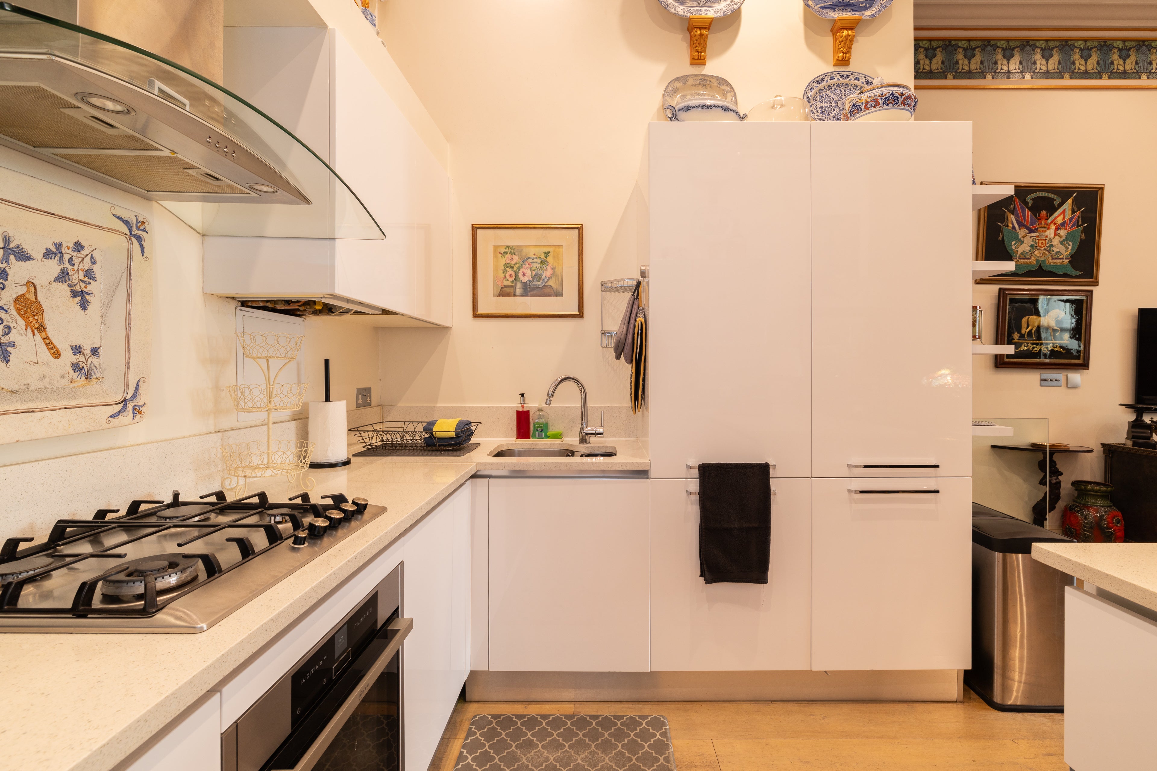 PADDINGTON | The Victorian Pub — Sleeps 8 • 4 Beds • 3 Baths