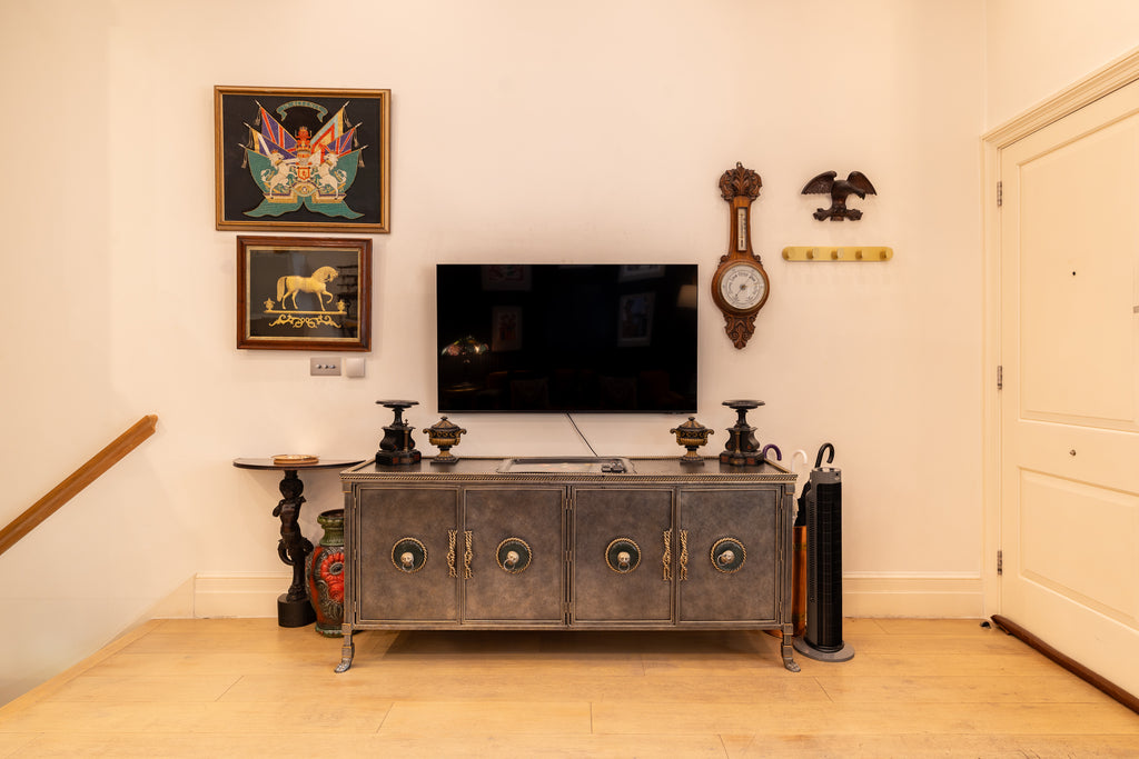 PADDINGTON | The Victorian Pub — Sleeps 8 • 4 Beds • 3 Baths