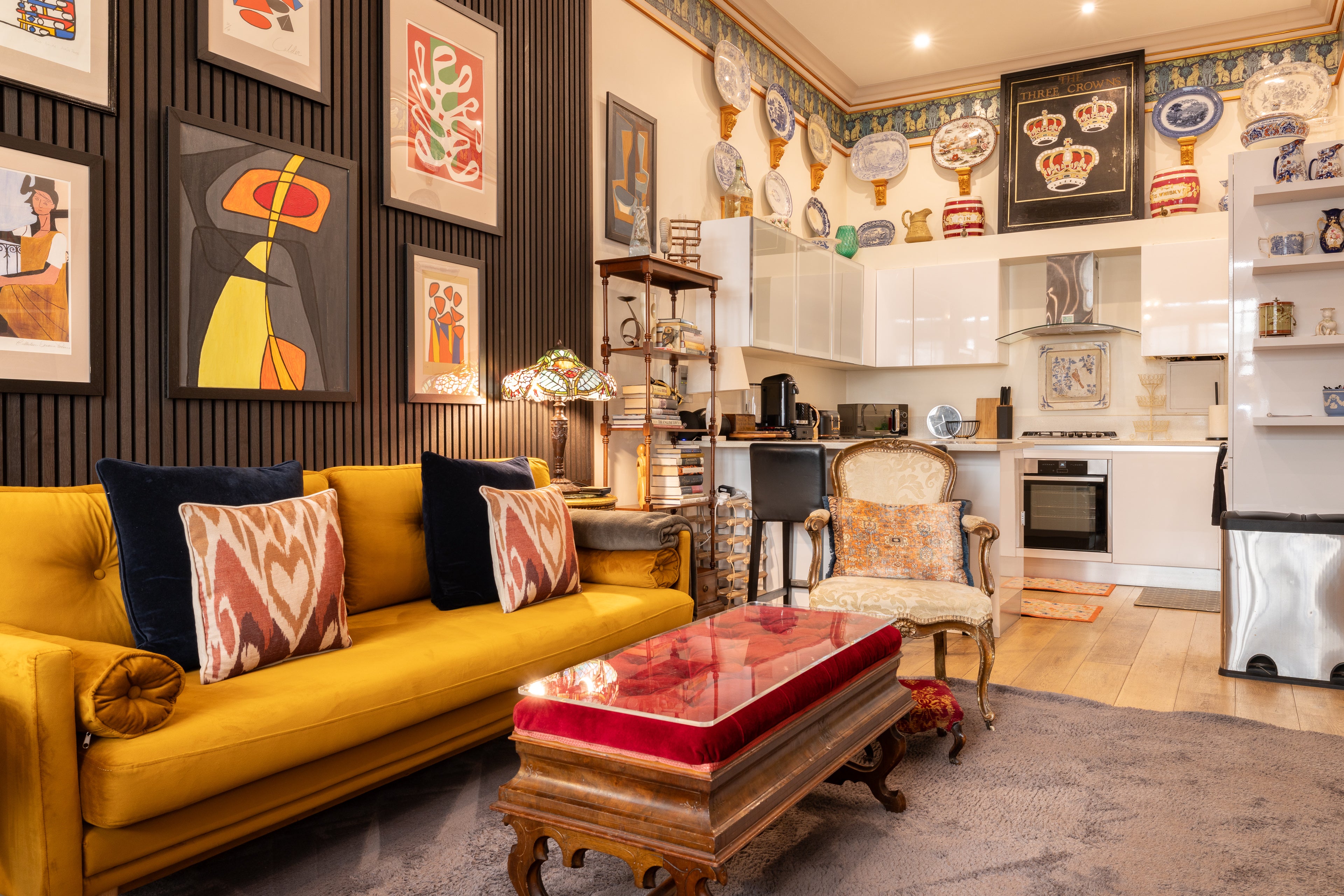 PADDINGTON | The Victorian Pub — Sleeps 8 • 4 Beds • 3 Baths