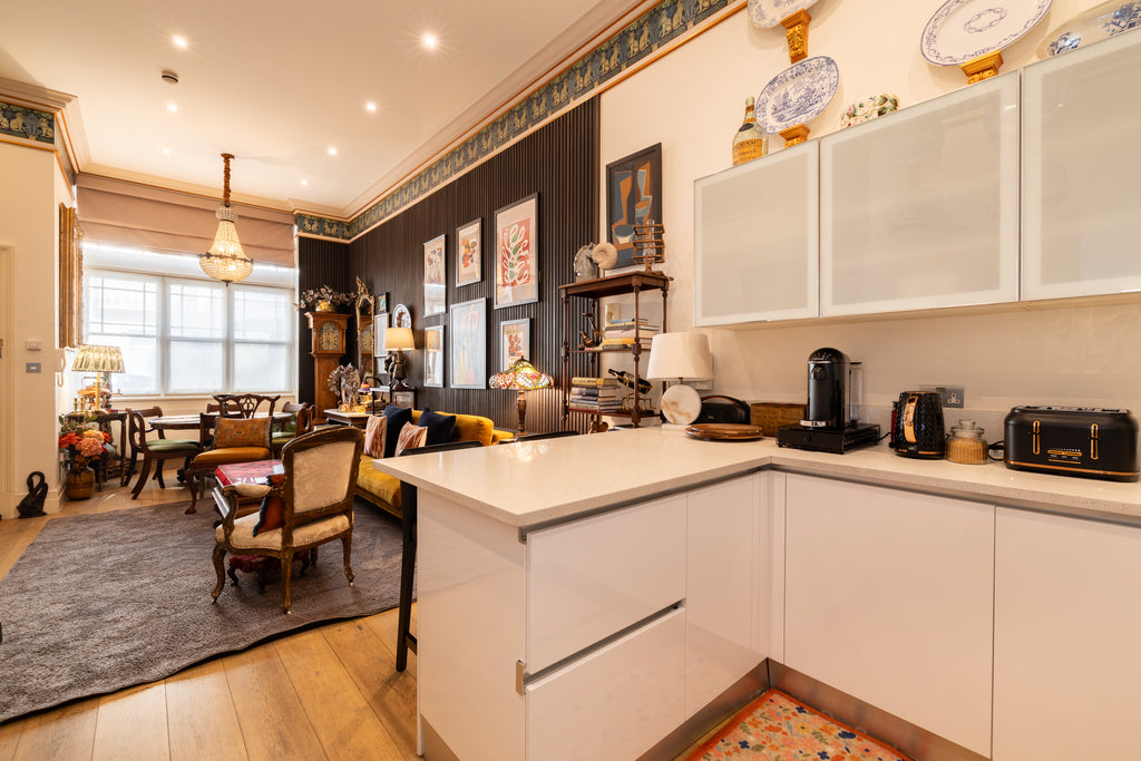 PADDINGTON | The Victorian Pub — Sleeps 8 • 4 Beds • 3 Baths