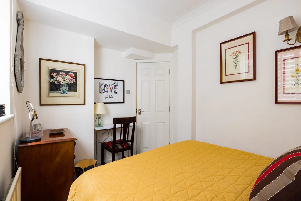 MAYFAIR | 1729 Berkeley Square Residence — Sleeps 6 • 3 Beds • 1 Bath