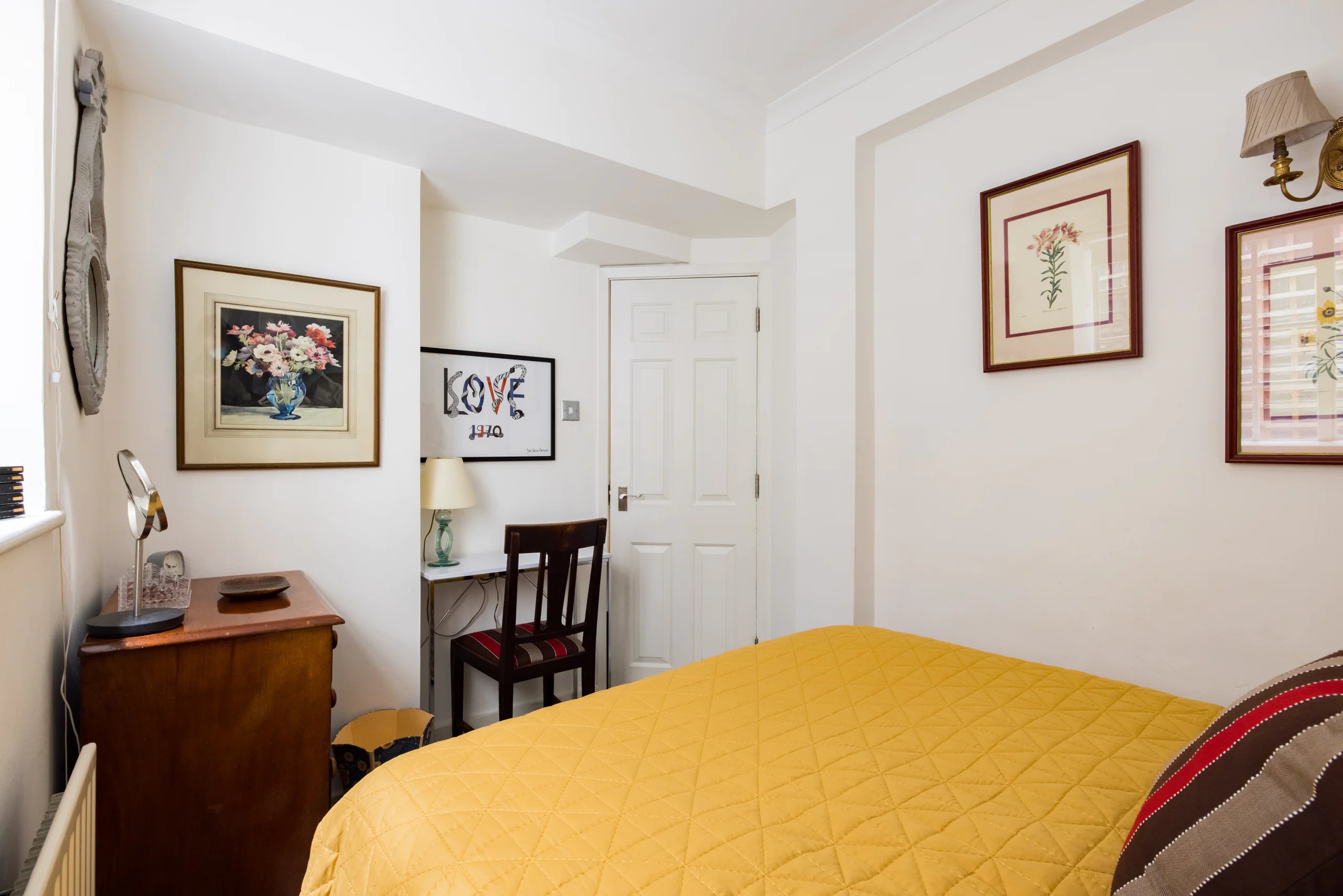 MAYFAIR | 1729 Berkeley Square Residence — Sleeps 6 • 3 Beds • 1 Bath