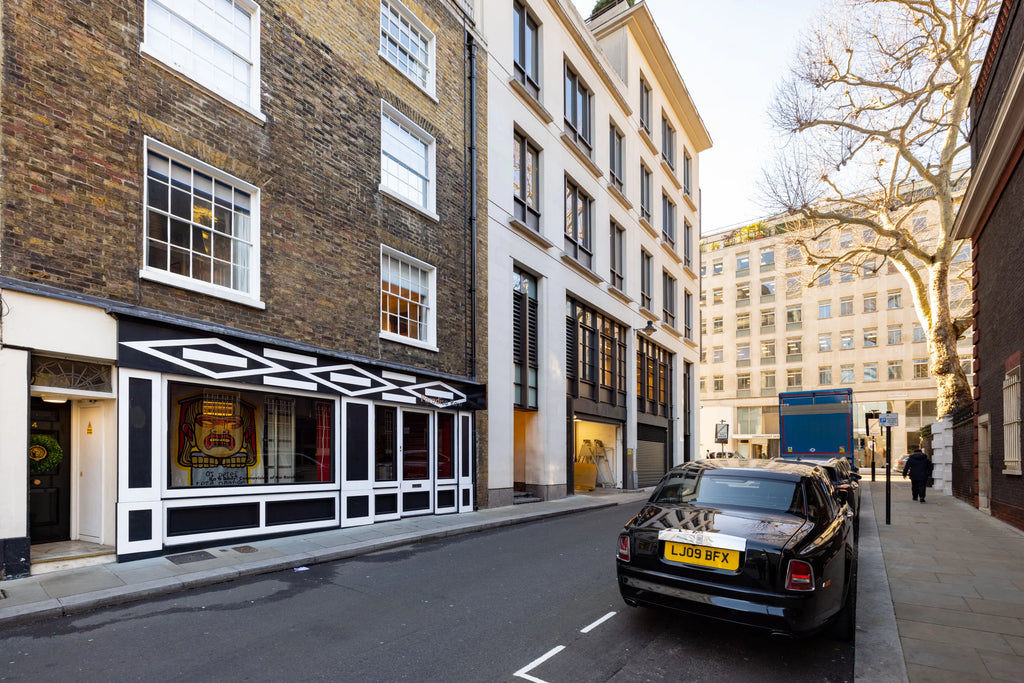 MAYFAIR | Art Nouveau Residence — Sleeps 6 • 3 Beds • 1 Bath