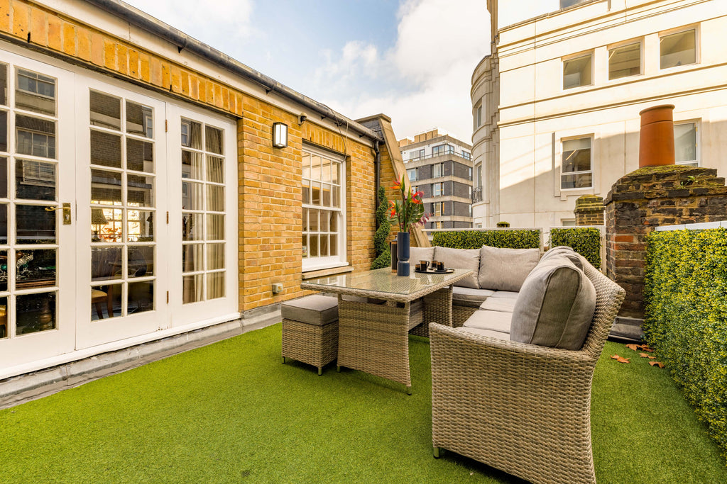 MAYFAIR | The Penthouse — Sleeps 6 • 3 Beds • 2 Baths