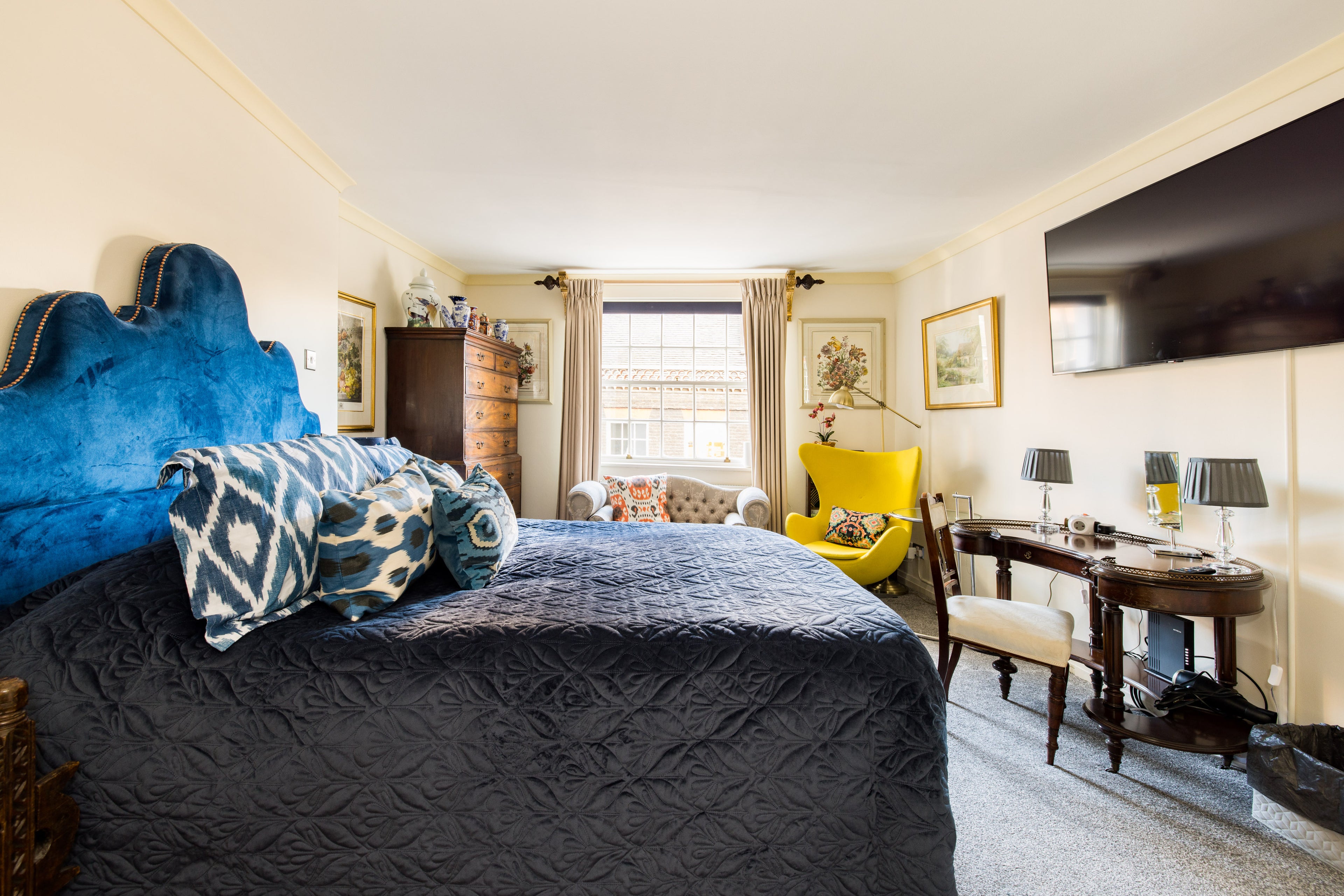 MAYFAIR | The Penthouse — Sleeps 6 • 3 Beds • 2 Baths