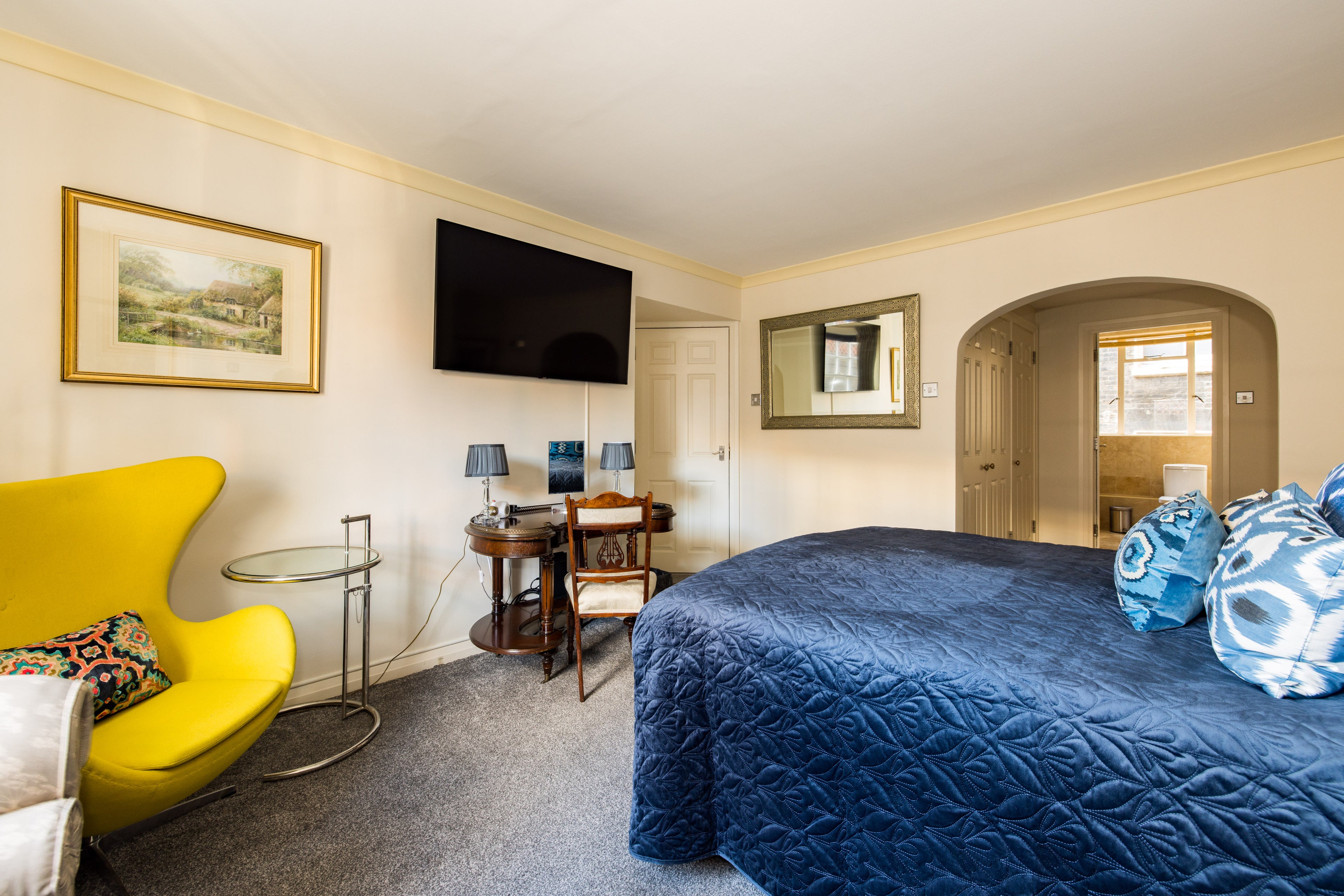 MAYFAIR | The Penthouse — Sleeps 6 • 3 Beds • 2 Baths