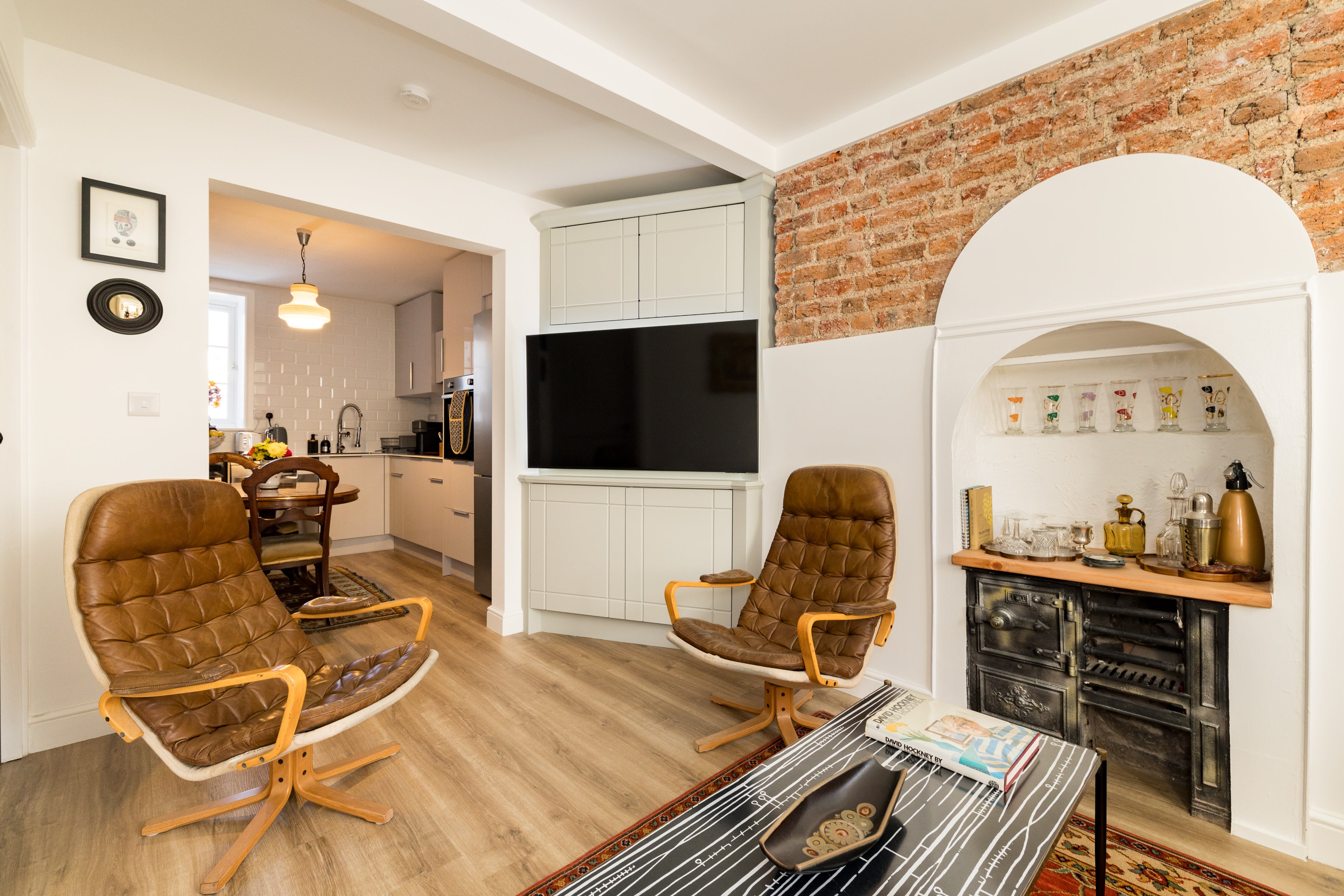FITZROVIA | The 1760 Cleveland Residence — Sleeps 4 • 2 Beds • 1 Bath