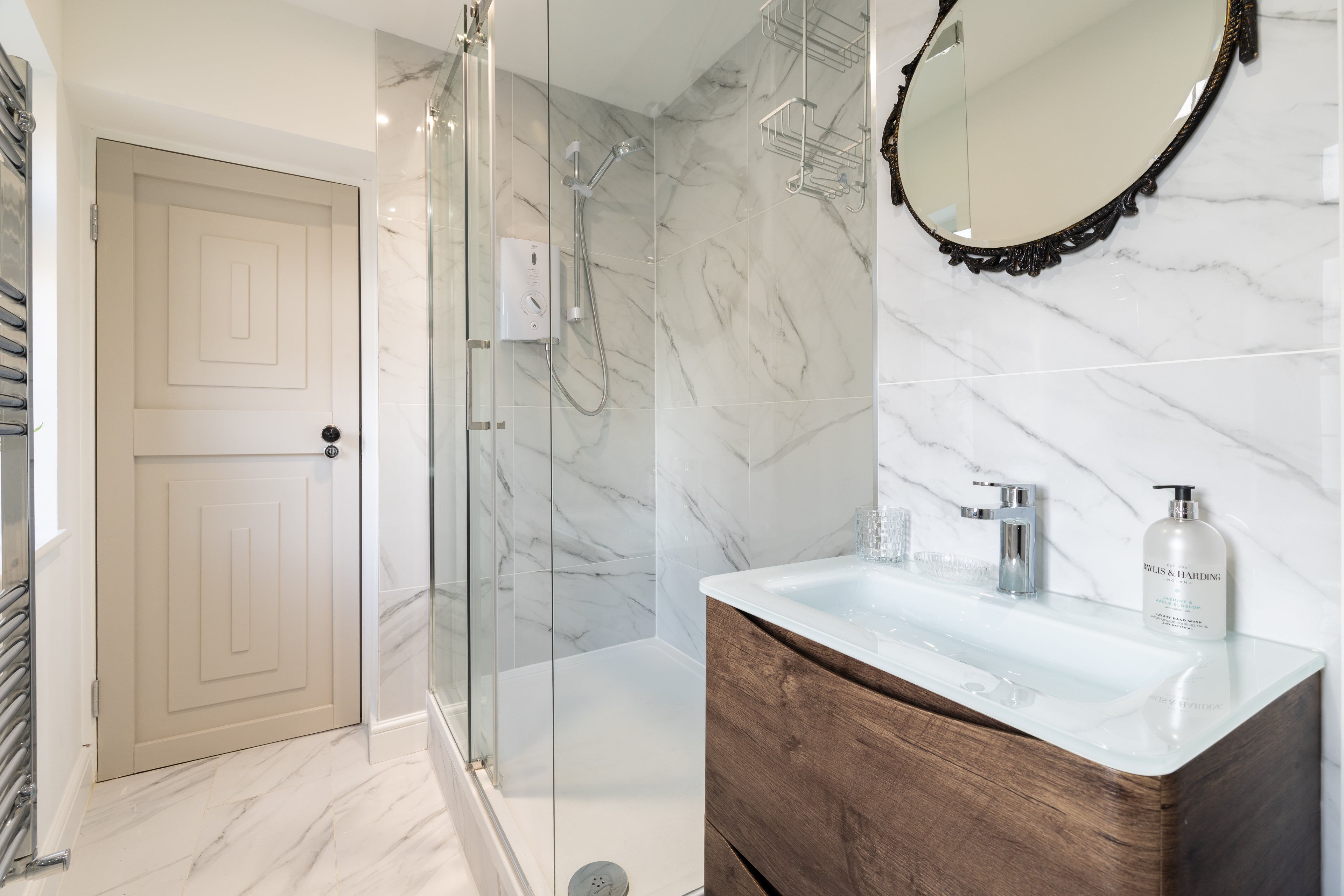 FITZROVIA | The 1760 Cleveland Residence — Sleeps 4 • 2 Beds • 1 Bath